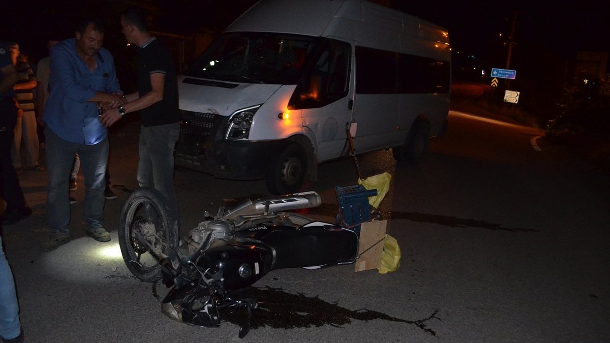 Çorum’da minibüsle motosikletin çarpıştığı kazada 3 kişi yaralandı