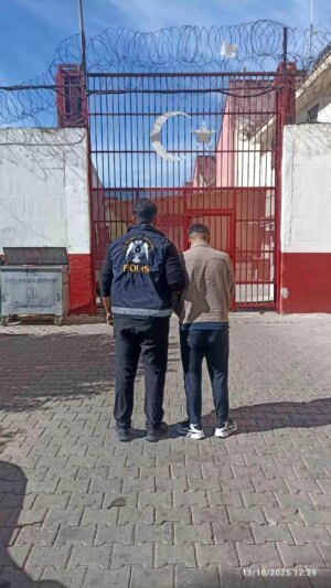 aydinda firari hukumlu polisi tarafindan yakalandi S7EMH18t.jpg